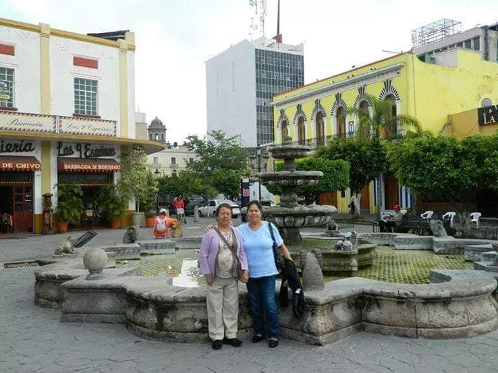 “Una de mis tías, Margarita, una persona valiente que nunca dejó de luchar, siempre con una sonrisa”, dijo Ernesto López, a través de Facebook. “hasta el último día de su partida”.