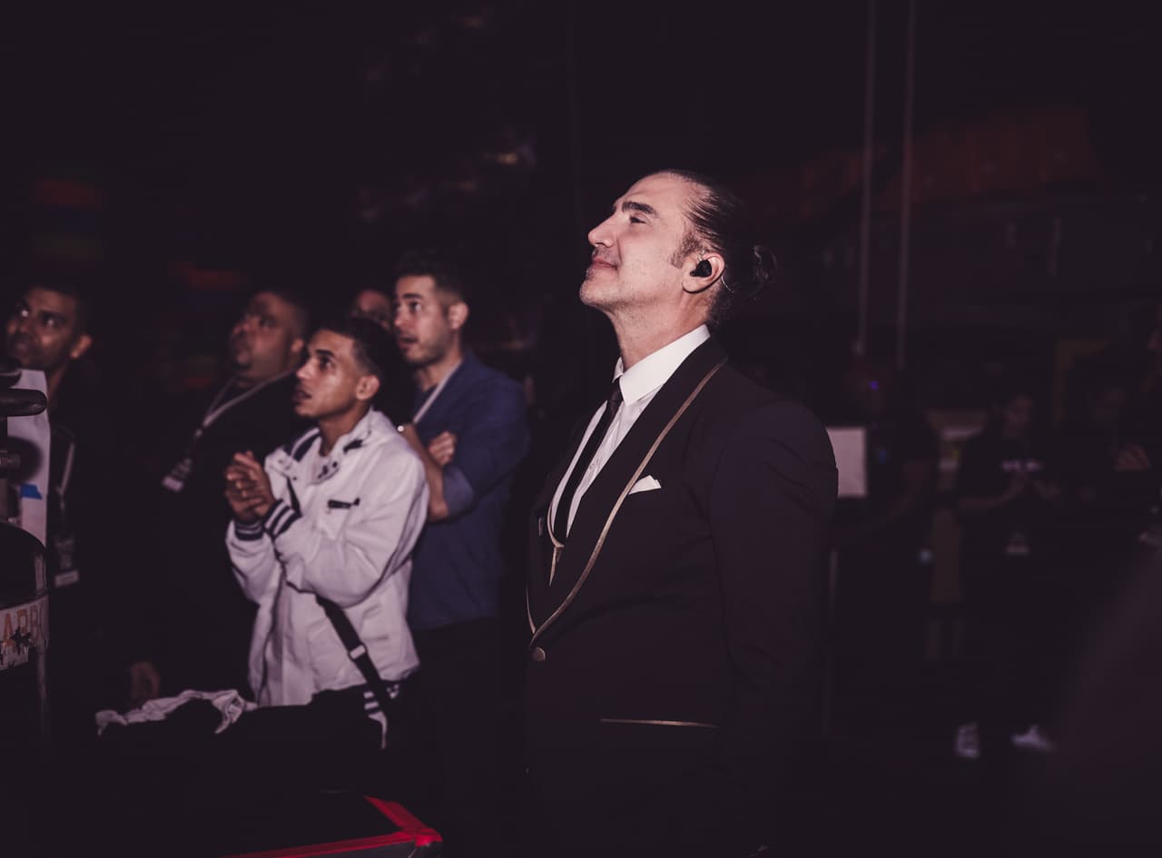 ¿A quién vería con tanta concentración?