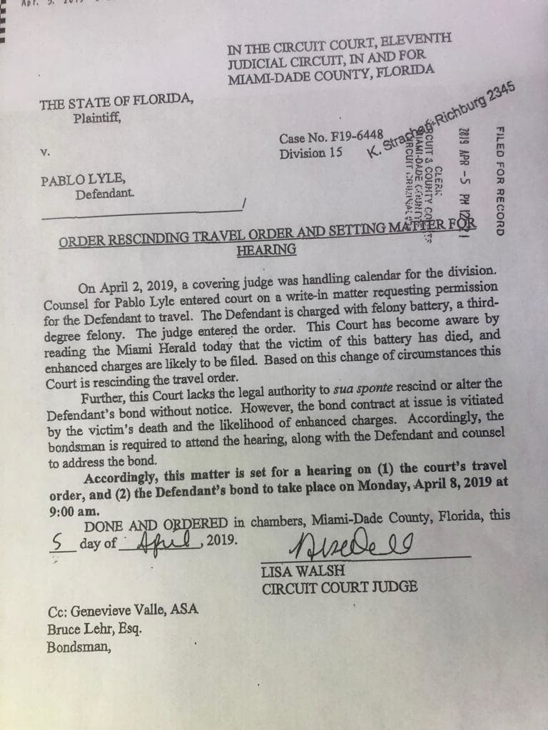 El 5 de abril, una juez en Miami revocó el permiso de viaje que le habían otorgado a Pablo Lyle y lo citan para una audiencia el lunes 8 de abril a las 9:00 am, en donde podría enfrentar cargos mayores por la muerte de Juan Ricardo Hernández.