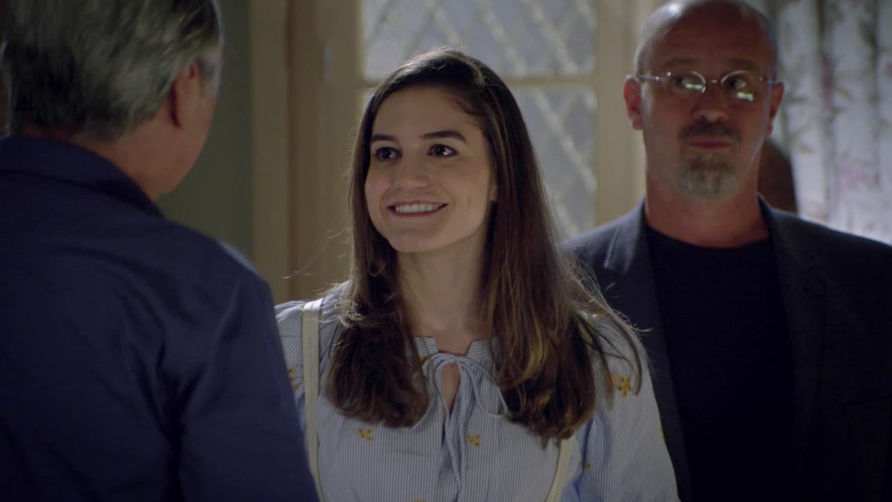 <b>Alice</b>, es hija de Laodicea y Jonás. Debido a la profesión de su padre y tío, Alice se ve presionada para dedicar su vida a otros.