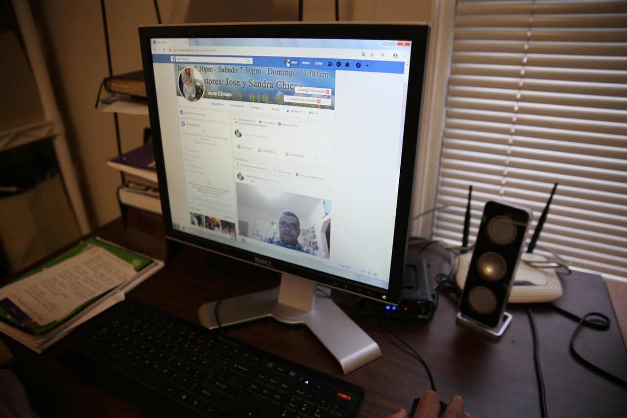 Si su situación sigue como va, en junio Chicas cumplirá dos años de encierro en el santuario que lo acoge. "Pensé que iba a ser menos tiempo, meses", dice él. "El día acá es aburrido". Chicas realiza una oración a través de Facebook Live todos los días, a las 4:00 en punto de la madrugada y explica: "Es que a esa hora la oración es más sacrificada".