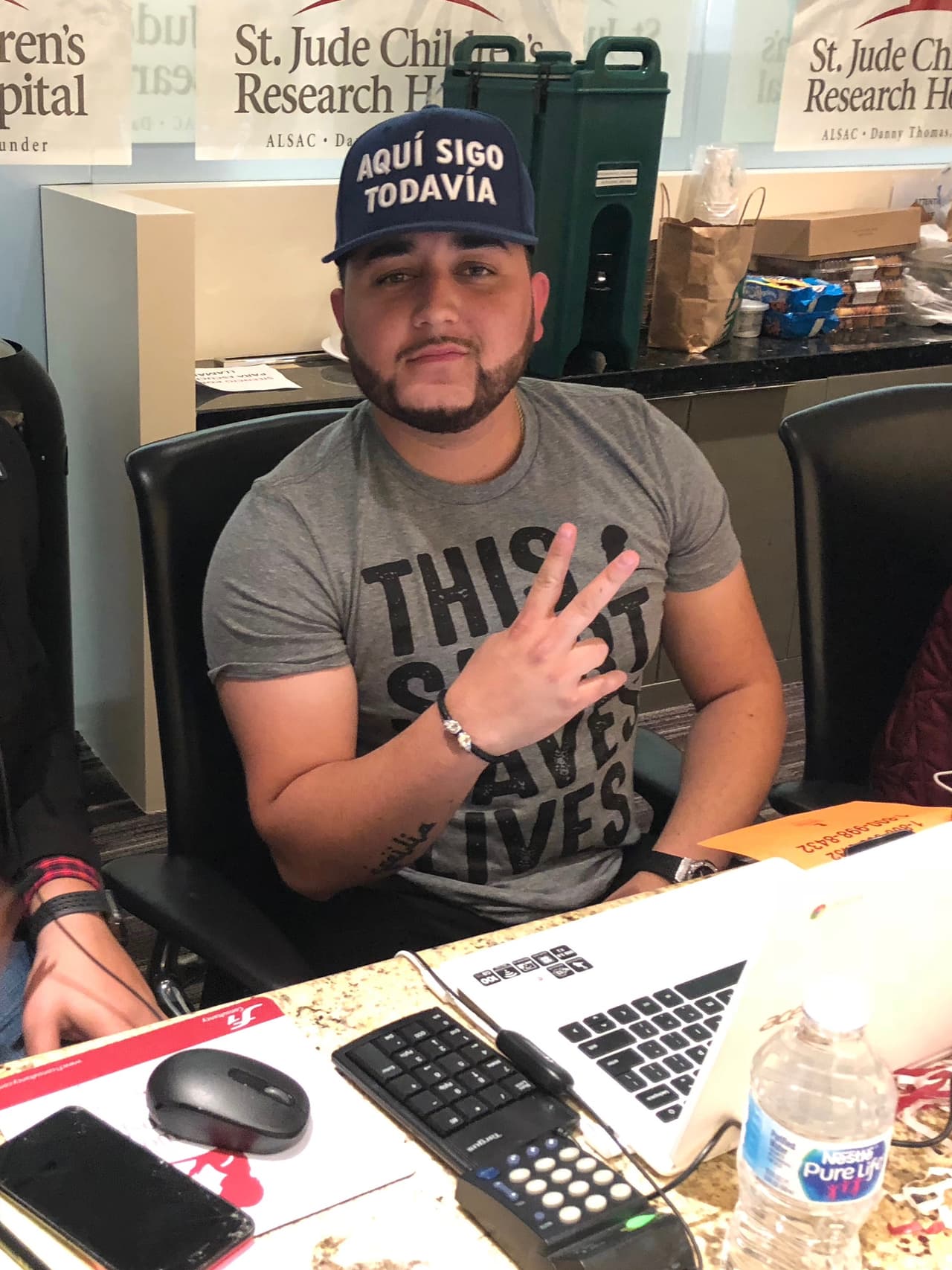 Otro que también llegó y con la camiseta bein puesta fue
<b><a href="https://www.facebook.com/KevinOrtizMedina/?ref=br_rs">Kevin Ortiz</a></b>.
<br>
<br>
<b>DONA AQUÍ: <a href="http://bit.ly/UnidosConStJude" target="_blank">bit.ly/UnidosConStJude</a></b>