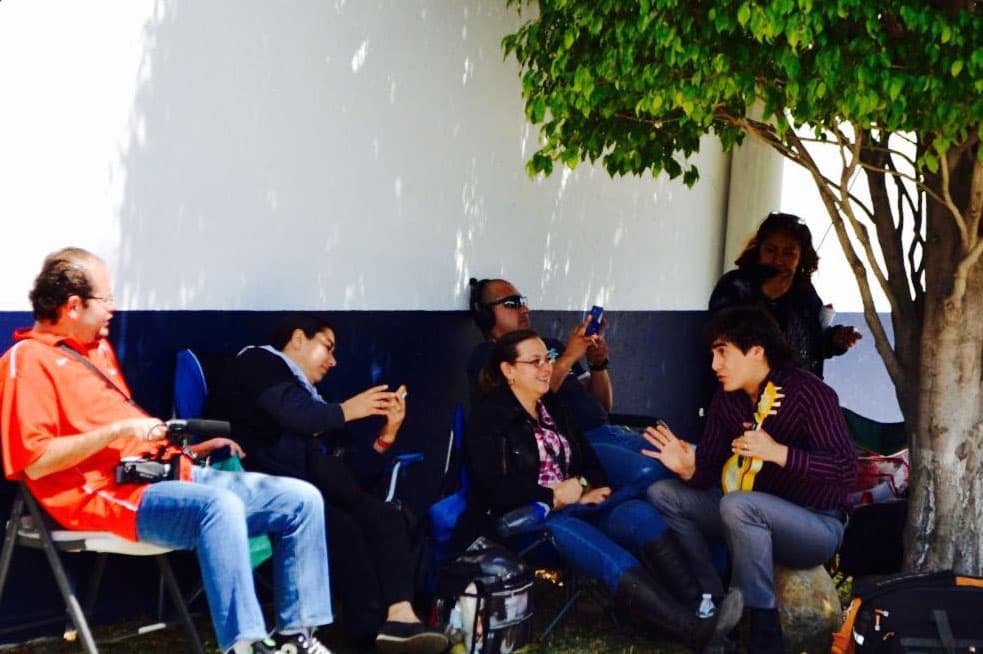 Julián lleva la música por dentro, lo demostraba hasta con guitarras de juguete.