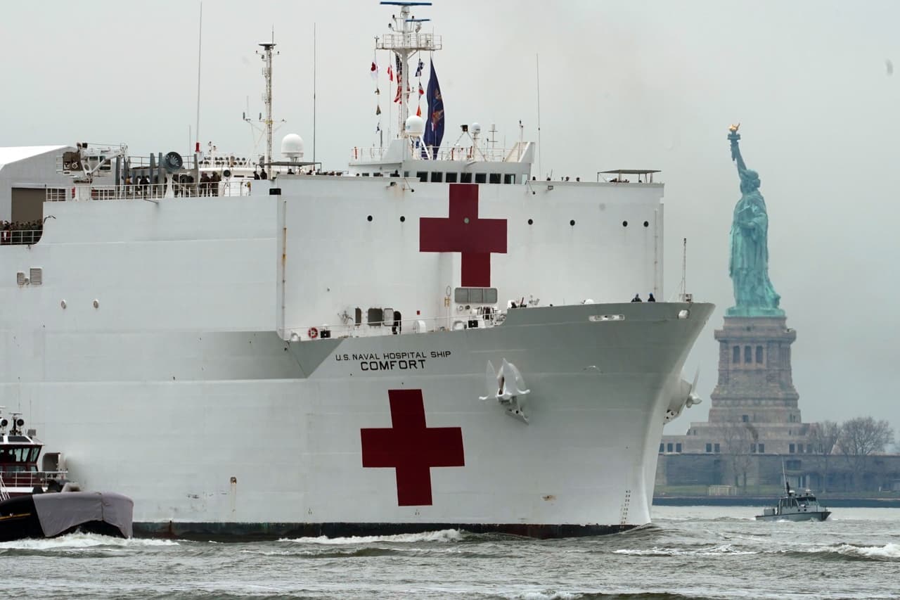 El barco hospital USNS Comfort termina la misión de apoyar a Nueva York durante la crisis de coronavirus  