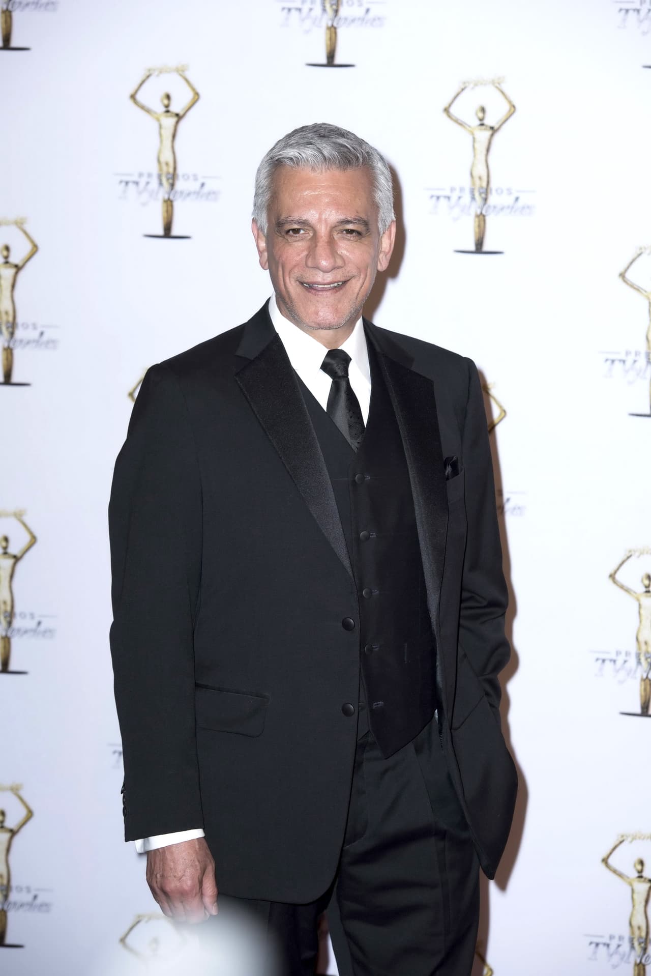 <b><a href="http://www.univision.com/temas/juan-carlos-barreto">Juan Carlos Barreto</a></b> también decidió vestir de negro, sin duda uno de los colores que más predominaron entre los famosos.