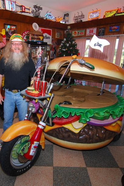 Se trata de una motocicleta Harley que mandó a modificar para que quedara a su gusto.