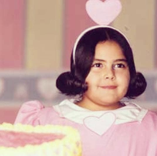 Acostumbra compartir fotografías de momentos memorables mientras grababa la telenovela.