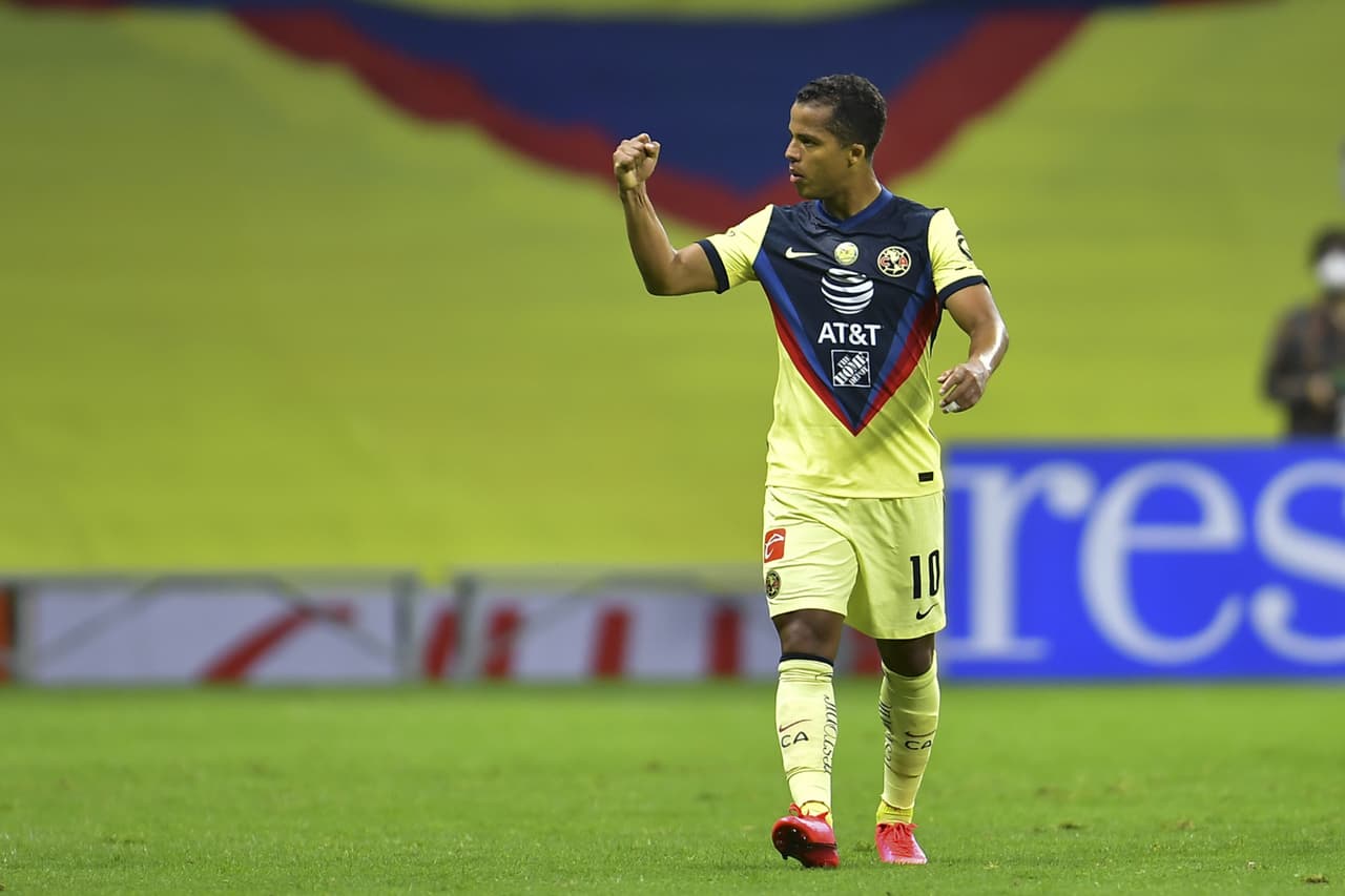 Giovanni Dos Santos adelantó a las Águilas con un gol espectacular.