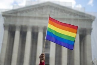 Estados Unidos aguarda lo que decida la Corte Suprema de los derechos de las parejas homosexuales.