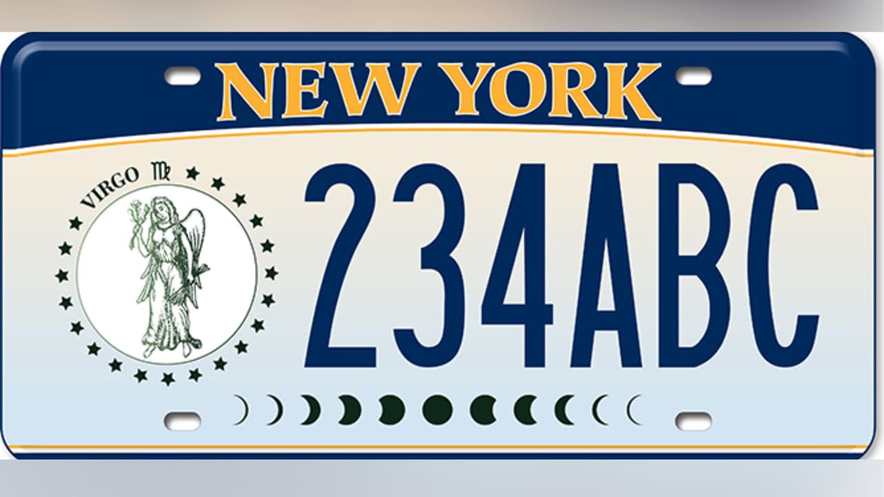 Cada juego de láminas
<b>muestra uno de los 12 signos del zodiaco</b>en diseños que muestran las formas características asociadas a cada uno de ellos.