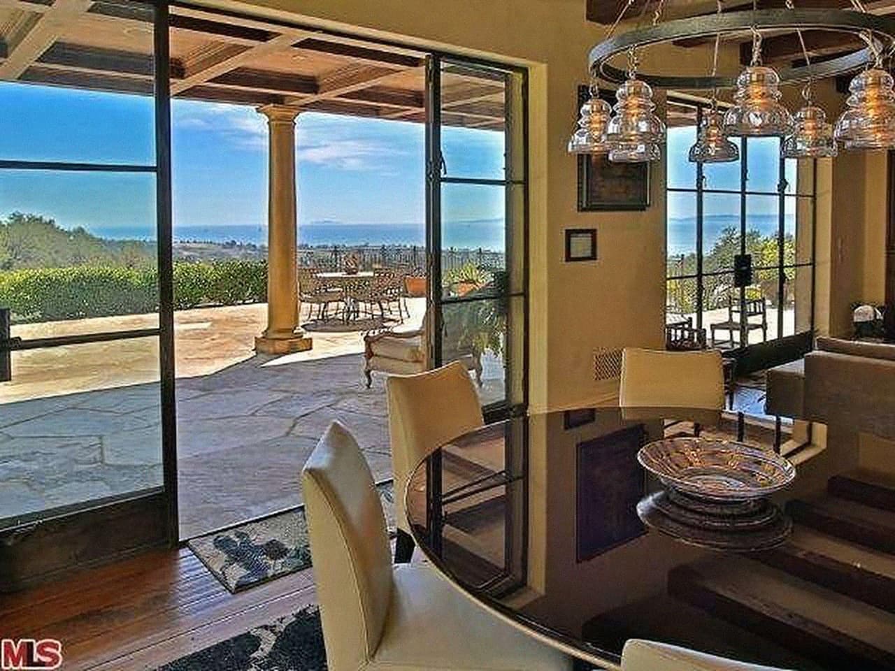 La casa contaba con un apartamento anexo. Tenía un dormitorio principal con patio privado y dos armarios.