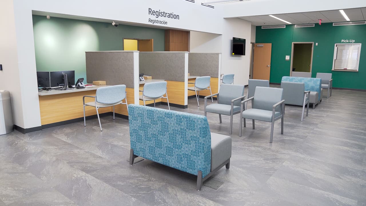 El centro abrió sus puertas el primero de noviembre del 2021. El Centro de Salud Comunitario Valleywise está ubicado en la 
<a href="https://goo.gl/maps/tjQwbGM7NkPgL2or9" target="_blank">7808 W. Thomas Rd</a> en Phoenix. 
<br>