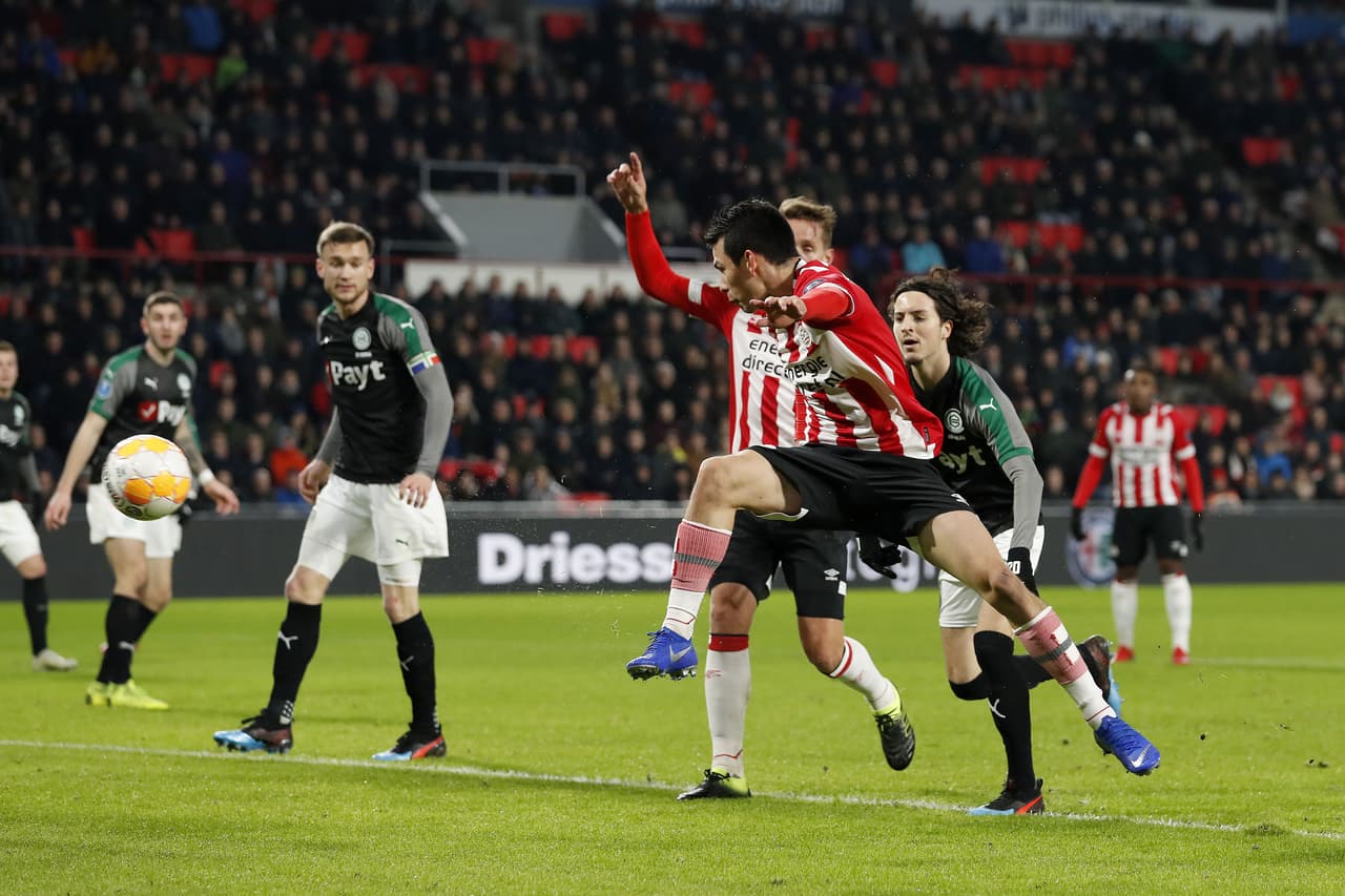 Pero no sería lo único del mexicano en esta jornada, ya que en el minuto 19 firmaría su doblete con esta definición.