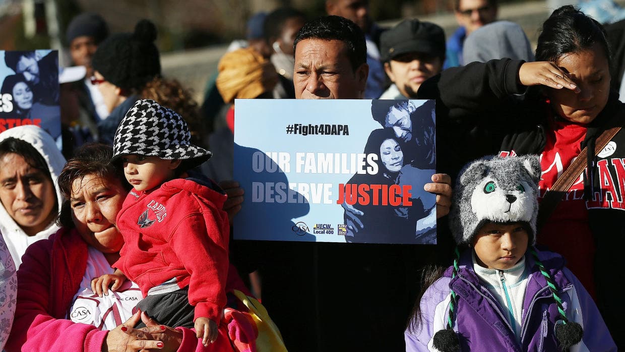 Immigrants mobilize for Supreme Court hearing