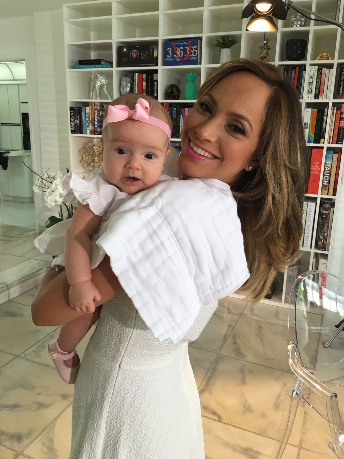 ¡Tienen una sonrisa encantadora! Satcha está de regreso de su licencia de maternidad.