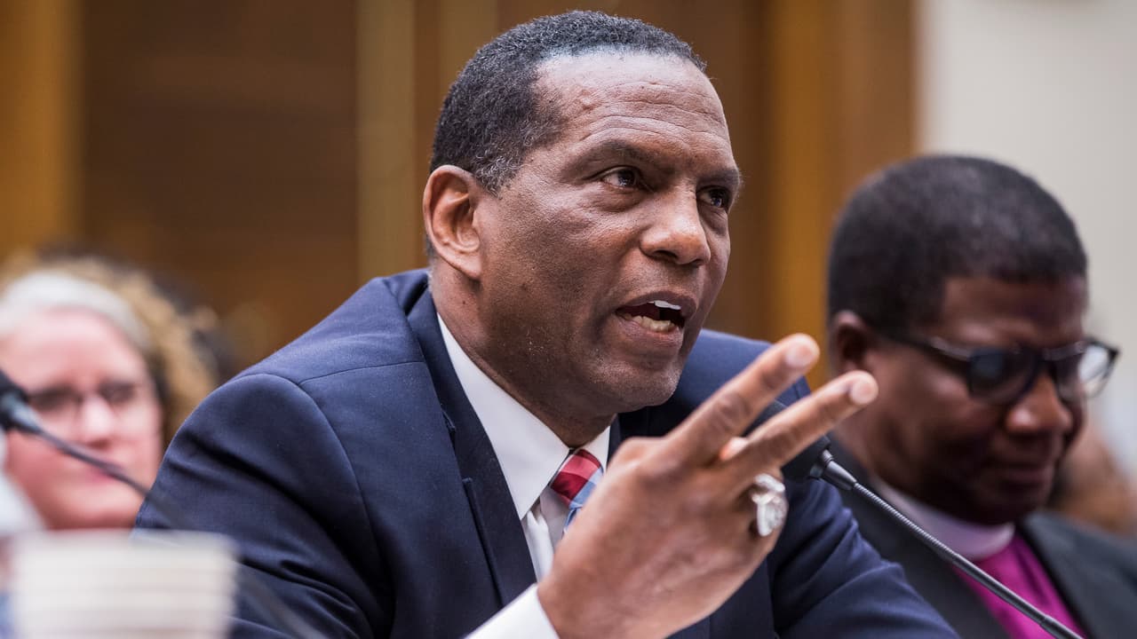 Candidato al congreso por Utah colaboró con presunto fraude para pagar por muro fronterizo