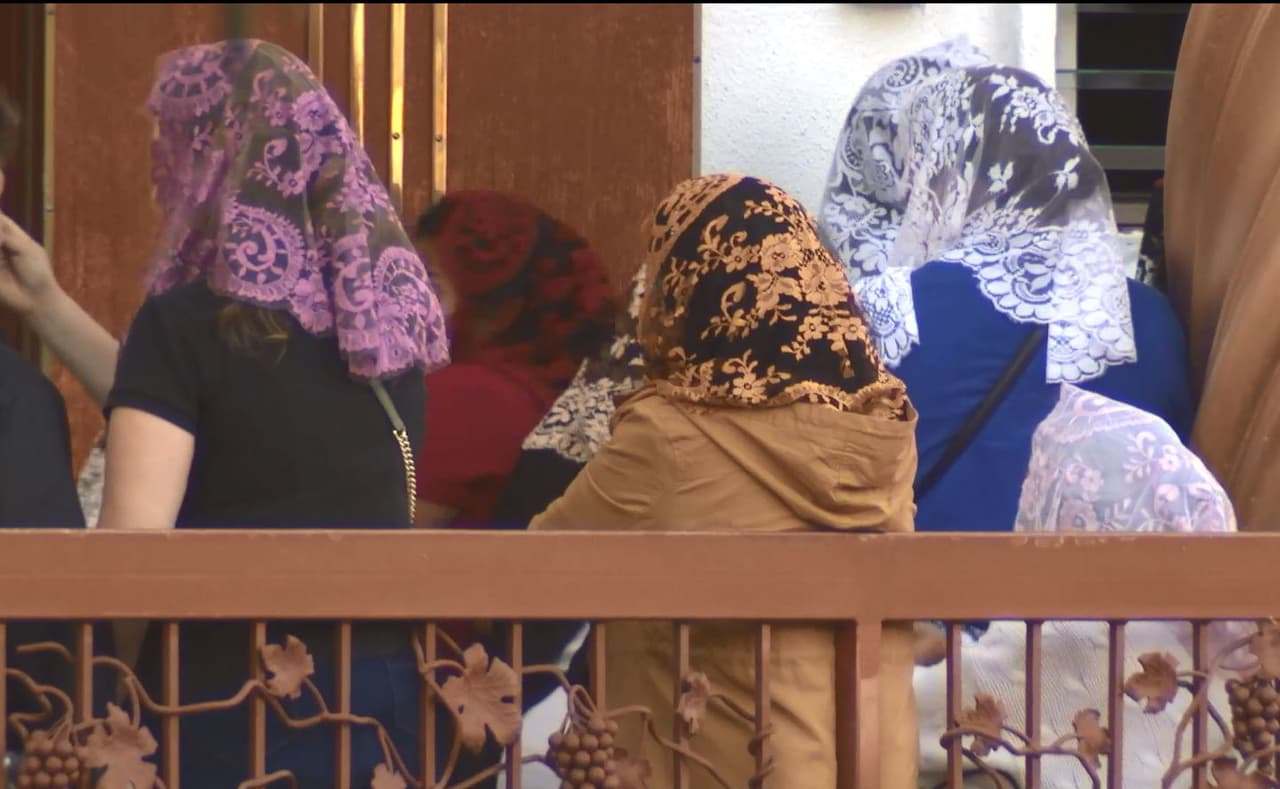 De acuerdo con la fiscalía, hay una cuarta sospechosa, Azalea Rangel Meléndez, quien es prófuga de la justicia.