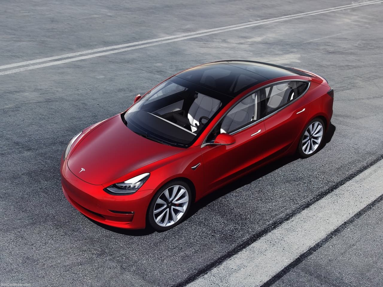 <h3 class="cms-H3-H3"><b>1. Tesla Model 3</b></h3>
<br>
<br>
<b>Porcentaje de venta en febrero:</b> 71.5%
<br>
<b>Porcentaje de venta en marzo:</b> 47.4%
<br>
<br>
<b>Diferencia de venta entre febrero y marzo:</b> -24.1%