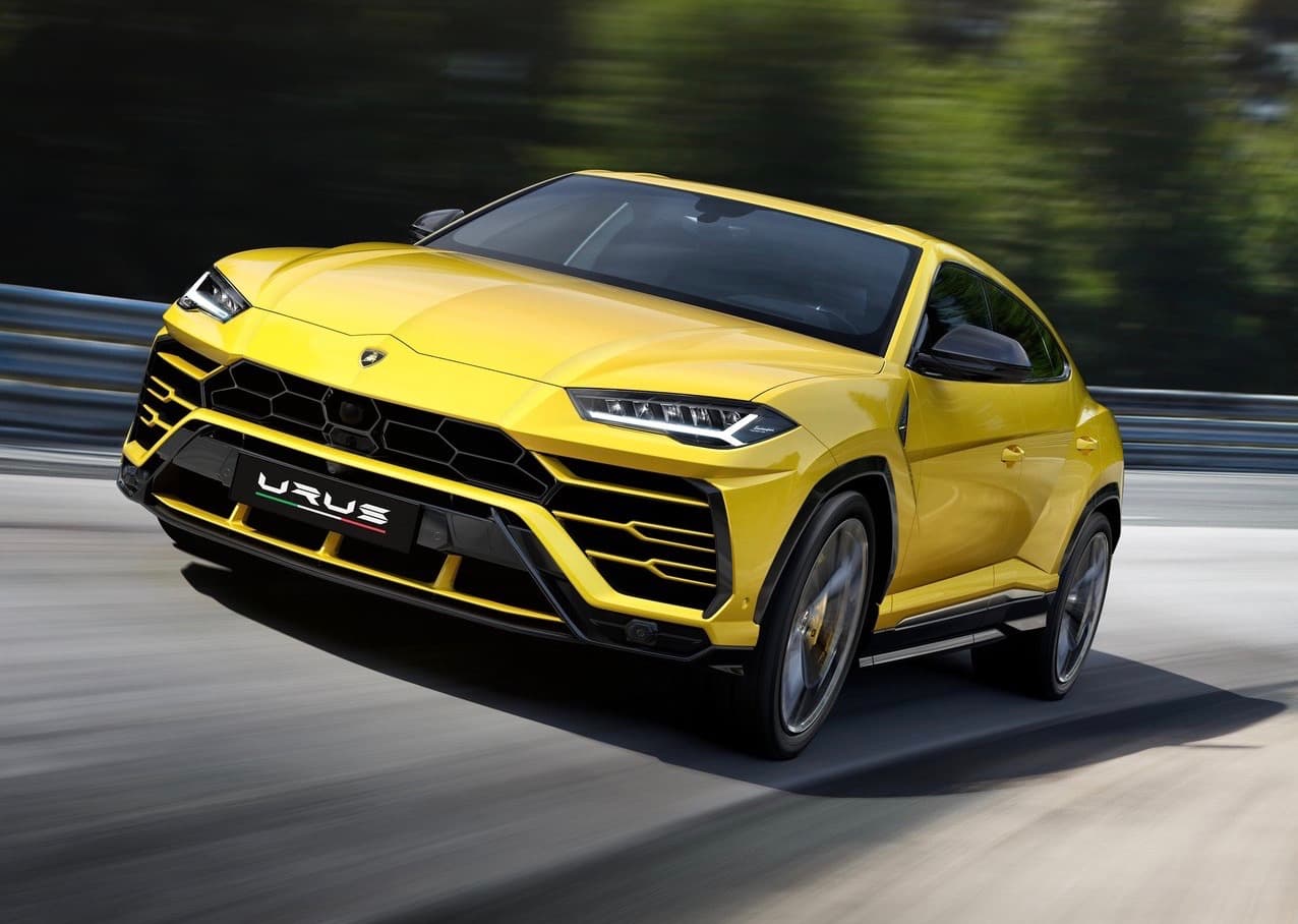 En los modos STRADA (calle), TERRA (vías sin asfalto), y NIEVE la vectorización de torque en la Lamborghini Urus reduce el subviraje para lograr un manejo simple y seguro
