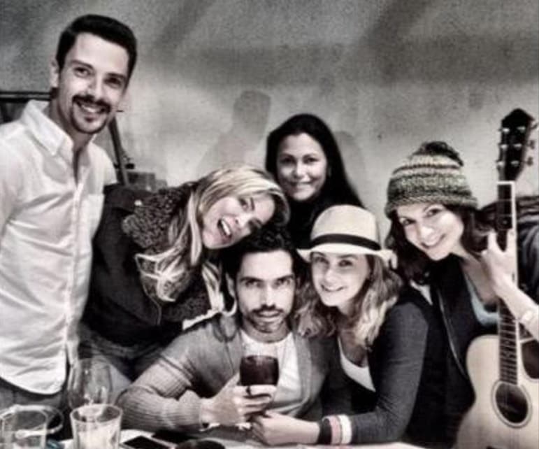 Hicieron un grupo sólido de amistades, ellas procuraban compartir todos los momentos importantes.