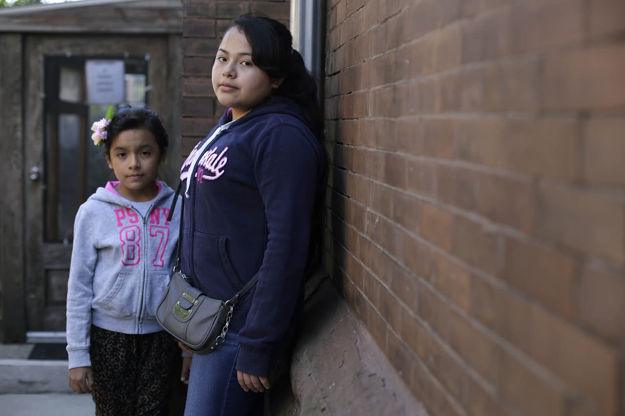 Pobreza y desigualdad atentan contra el éxito académico de las latinas