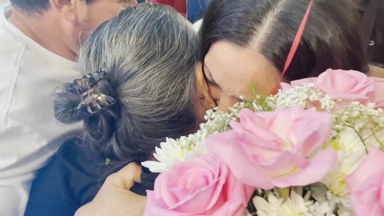 Familias se reencuentran tras más de una década de vivir separados
