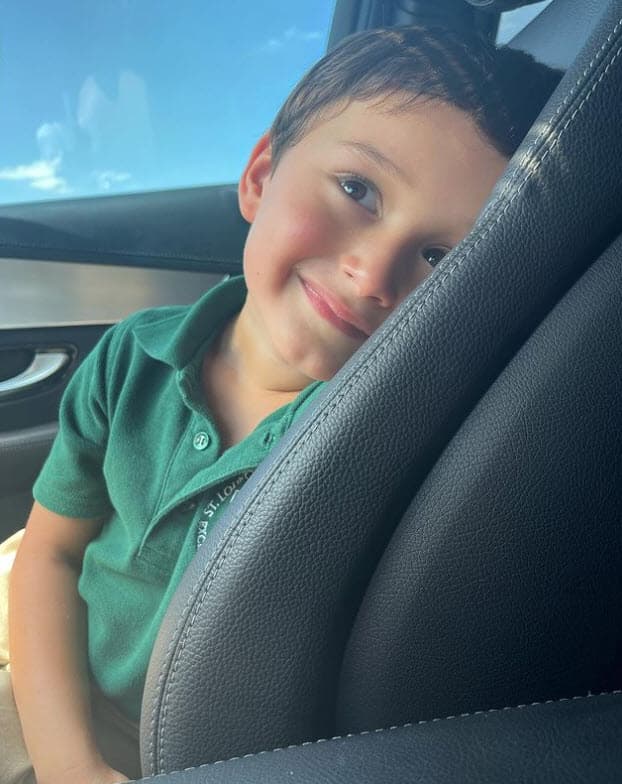 Sin embargo, hasta ahora la mujer de origen mexicano aún no se ha dejado ver junto a la hija de Toni Costa en alguna imagen a través de Instagram. Ella
<b> <a href="https://www.univision.com/famosos/quien-es-evelyn-beltran-la-bichota-nueva-novia-toni-costa" target="_blank">tiene un hijo, Timothy (4 años)</a></b>, que tuvo con el modelo Timbo Dominguez.
<br>