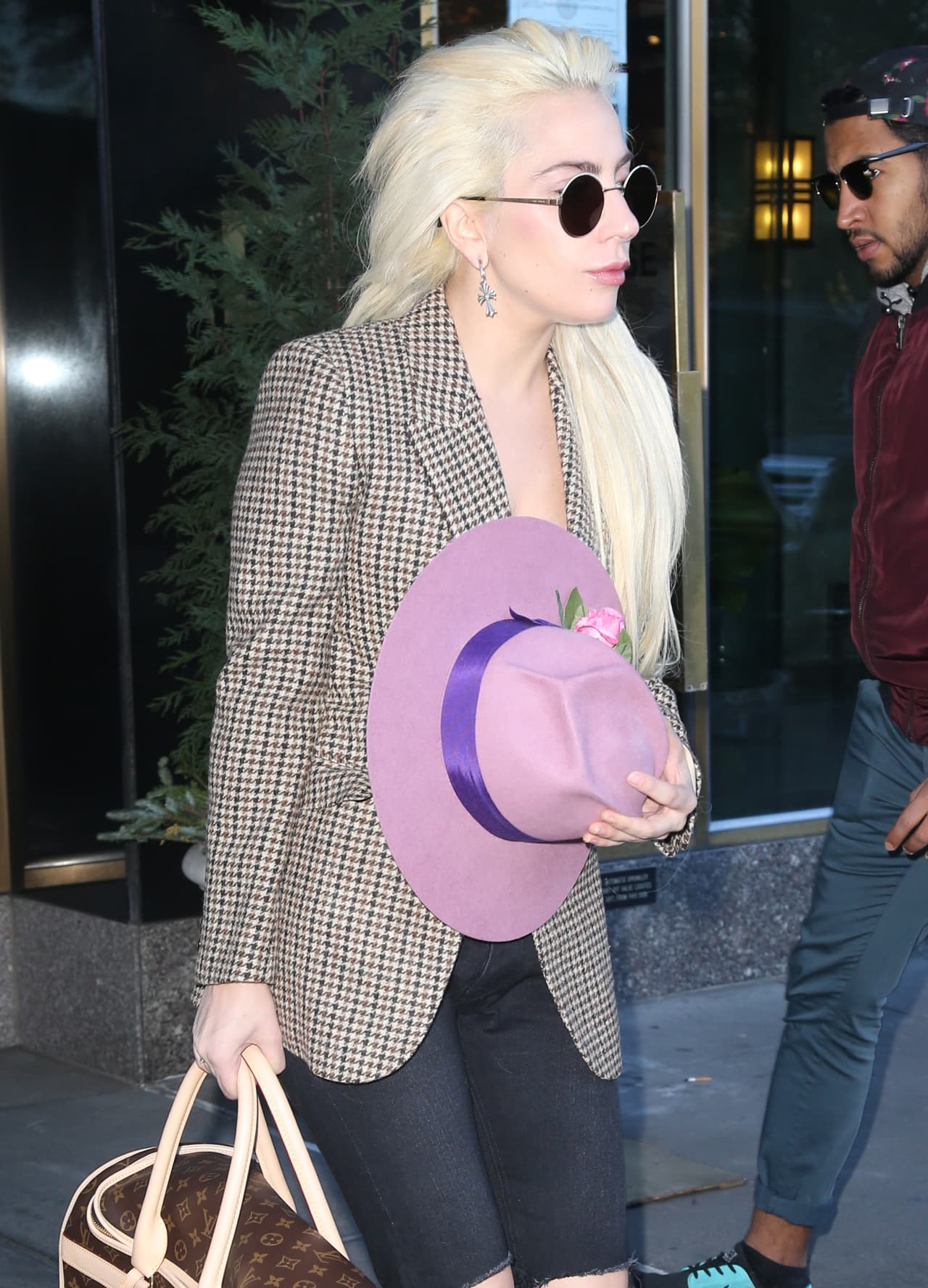 Lady Gaga y su perrito