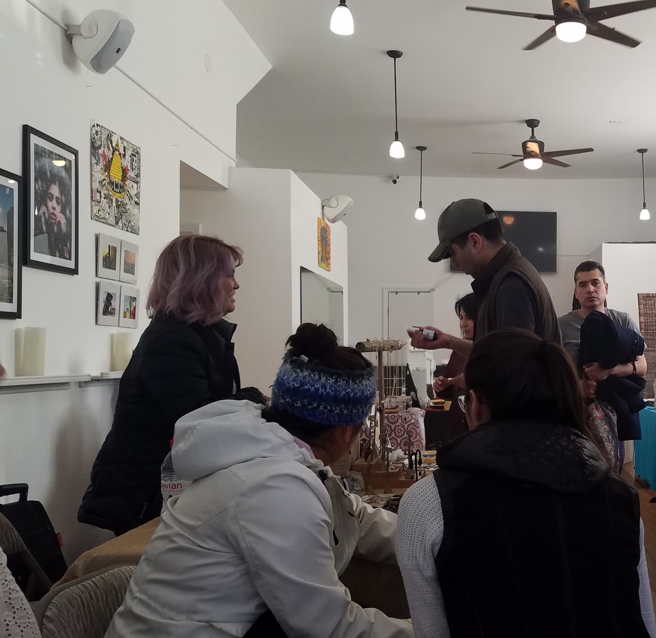 El mercado comunitario de curación en Pilsen ofrece sus servicios dos domingos al mes.