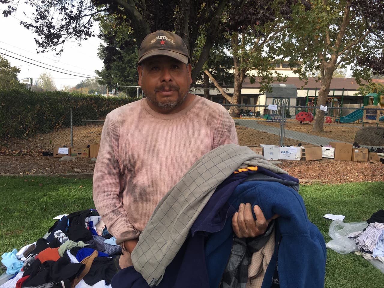 "Alcanzamos a salir corriendo con lo que traíamos puesto": hispanos que lo perdieron todo en los incendios de California