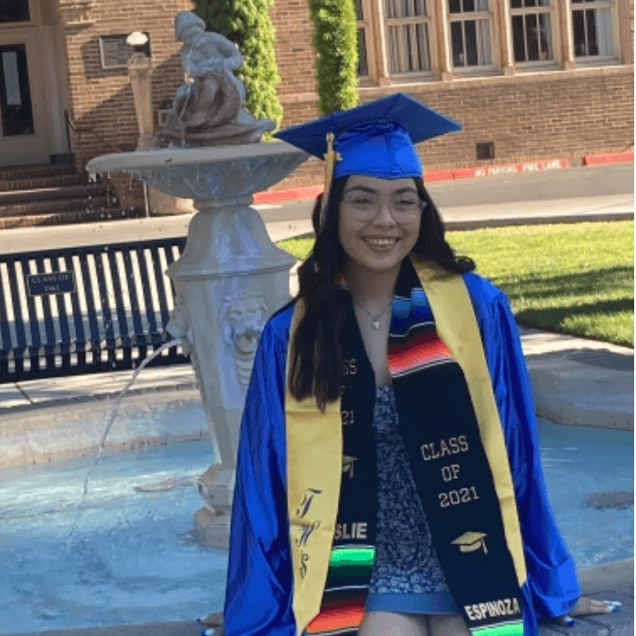 <b>Leslie Espinoza</b> 
<br>
<br>"Quiero celebrar a mi hija en por su graduación. ¡Felicidades Leslie!"