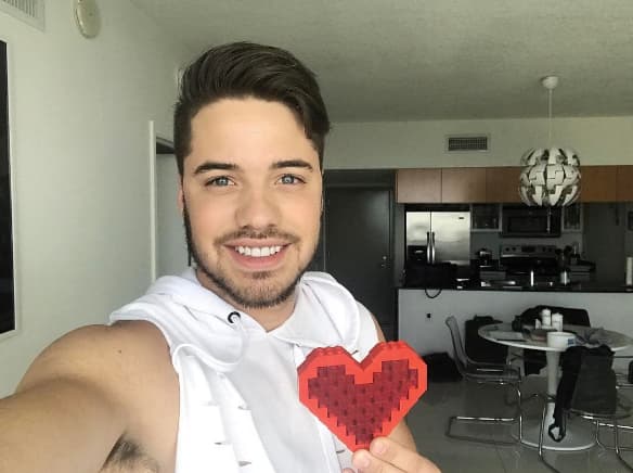 Para él es importante hacerles saber a sus seguidores lo importantes que son en su vida.