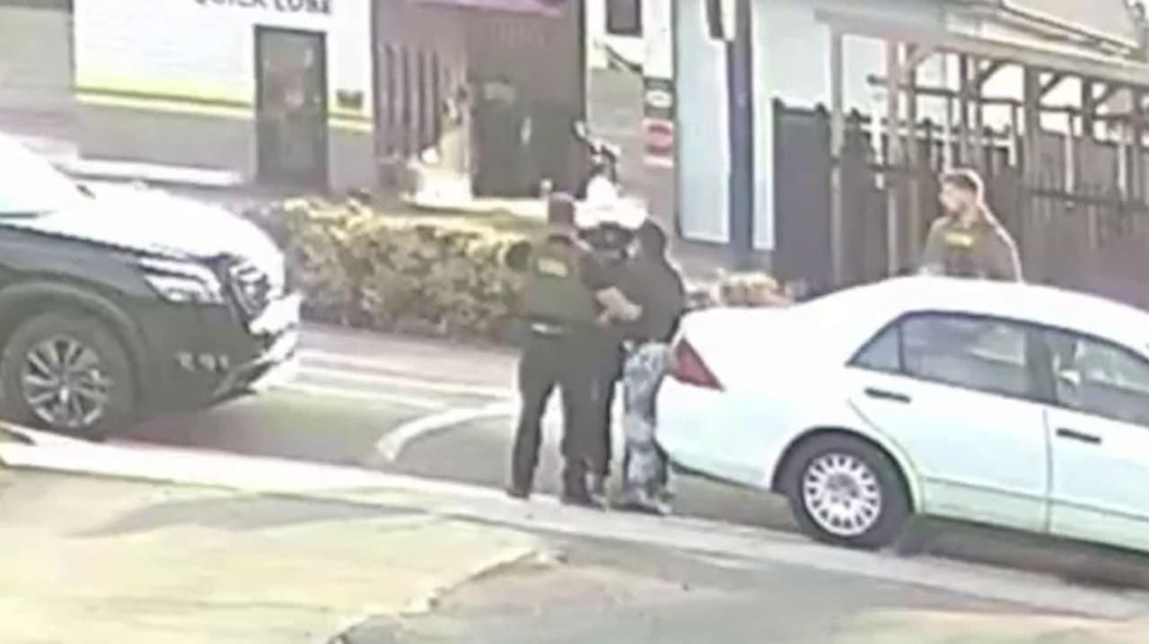 ICE detiene a hombre de la tercera edad en Lodi; familiares exigen explicaciones