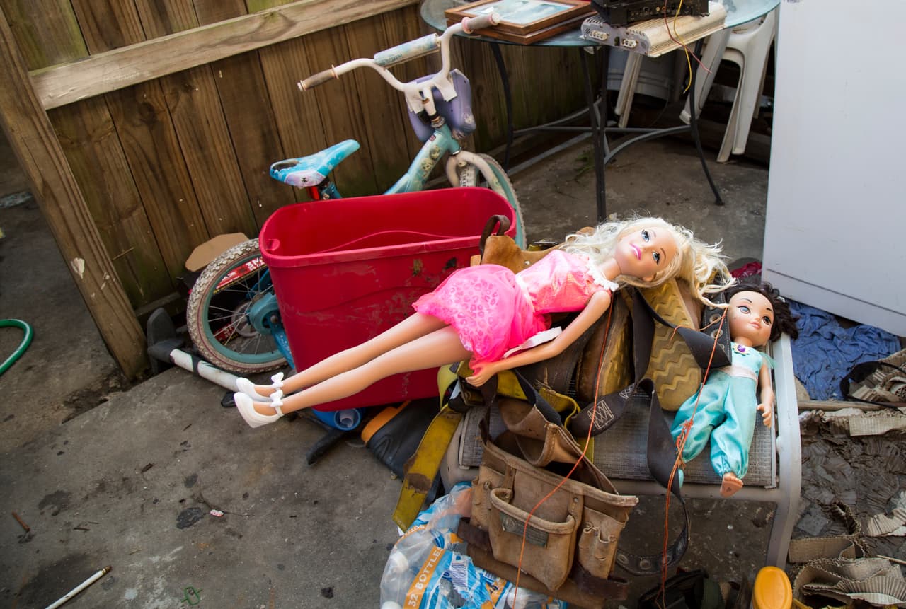 Los juguetes de la pequeña que residía en este departamento que se inundó no pudieron ser recuperados.