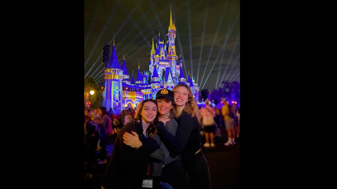 Andrea Legarreta presume su amor por sus hijas con entrañable foto