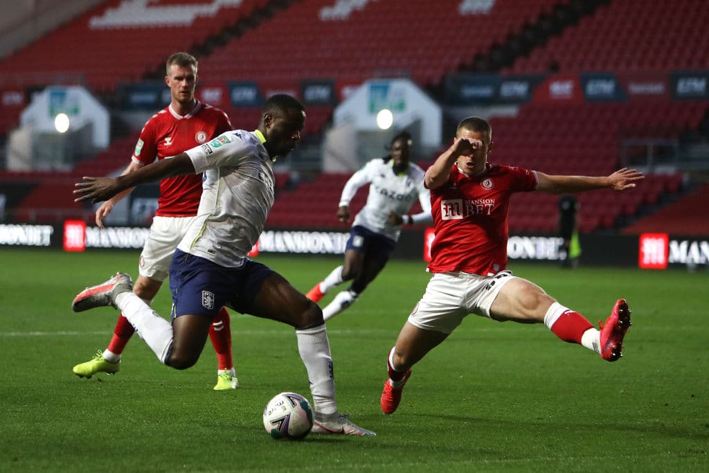 El-Ghazi (11’) abrió la cuenta, Traoré (14’) hizo el segundo y Watkins (73’) selló el pase.