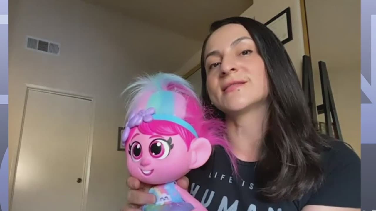Retiran del mercado la muñeca "Trolls" tras quejas de que tenía connotaciones sexuales