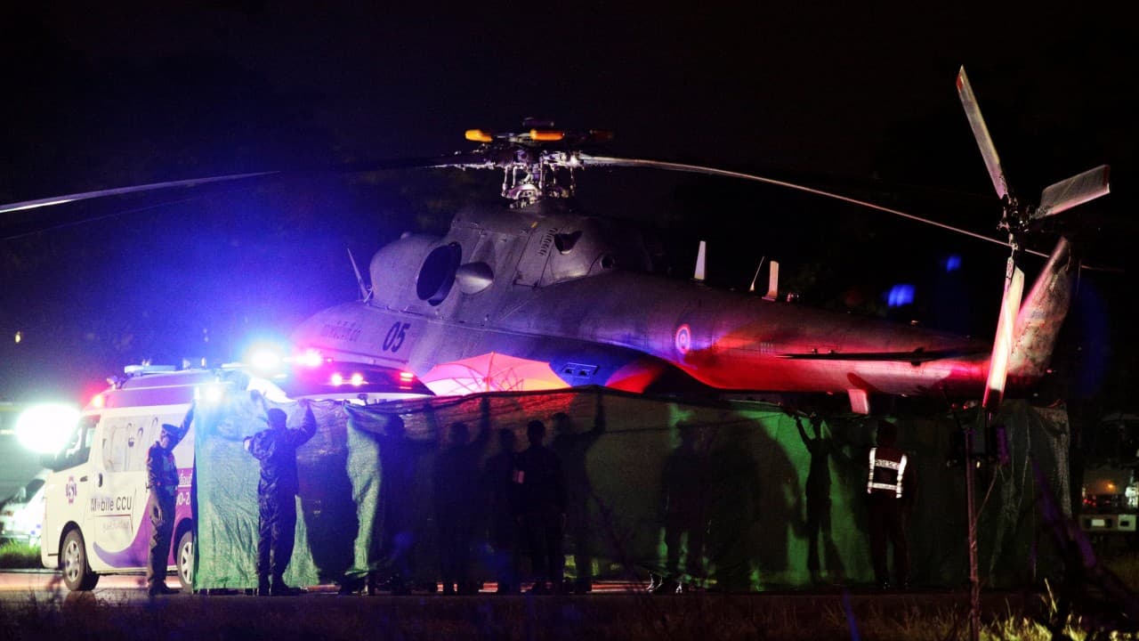 Los cuatro primeros niños rescatados de la cueva están aislados en el hospital por riesgo de infección