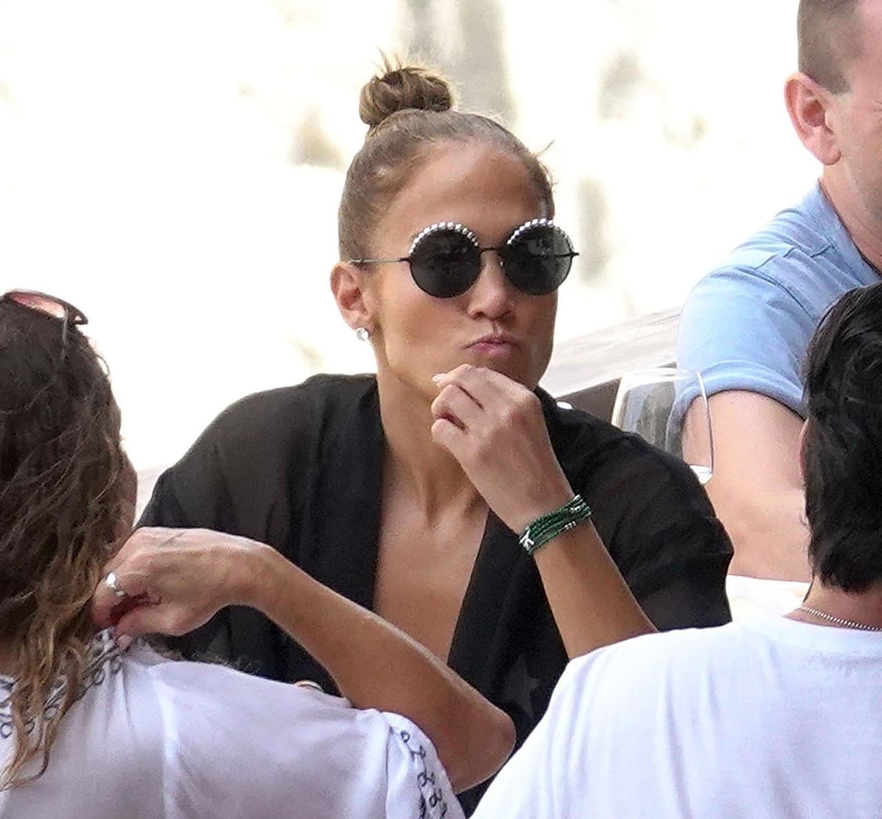 "¿Barato? Yo no creo que eso le vaya a funcionar", declaró Jennifer López soltando una enorme carcajada.