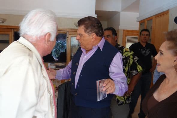En un ambiente más íntimo, Don Francisco habló de todos los éxitos del cantante y su exitosa carrera.