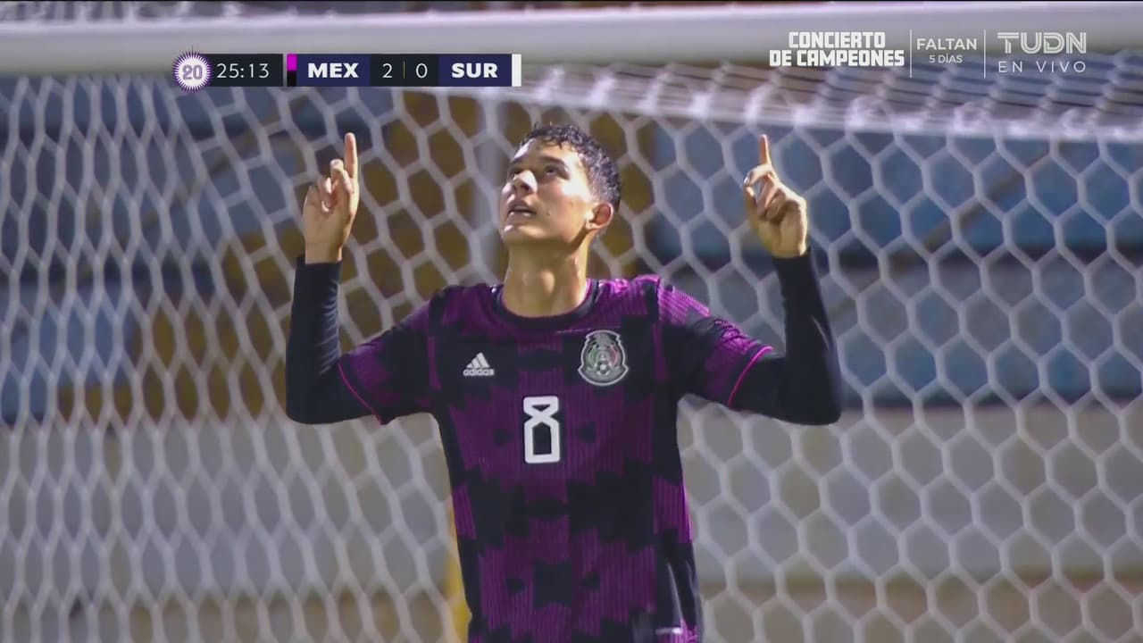 ¡Genialidad del Tri! Lozano asiste de taquito y Mariscal hace el 3-0