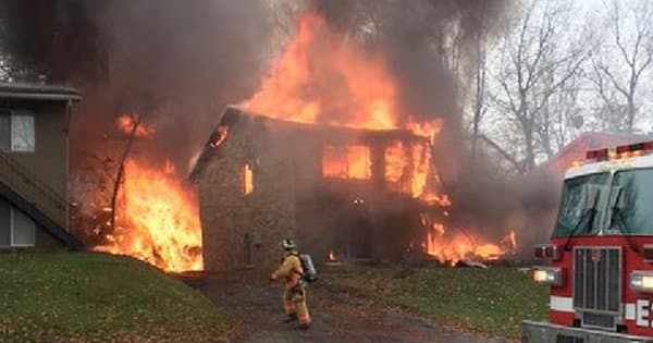 Nueve personas murieron cuando una avioneta ejecutiva se estrelló contra un edificio residencial en Ohio.