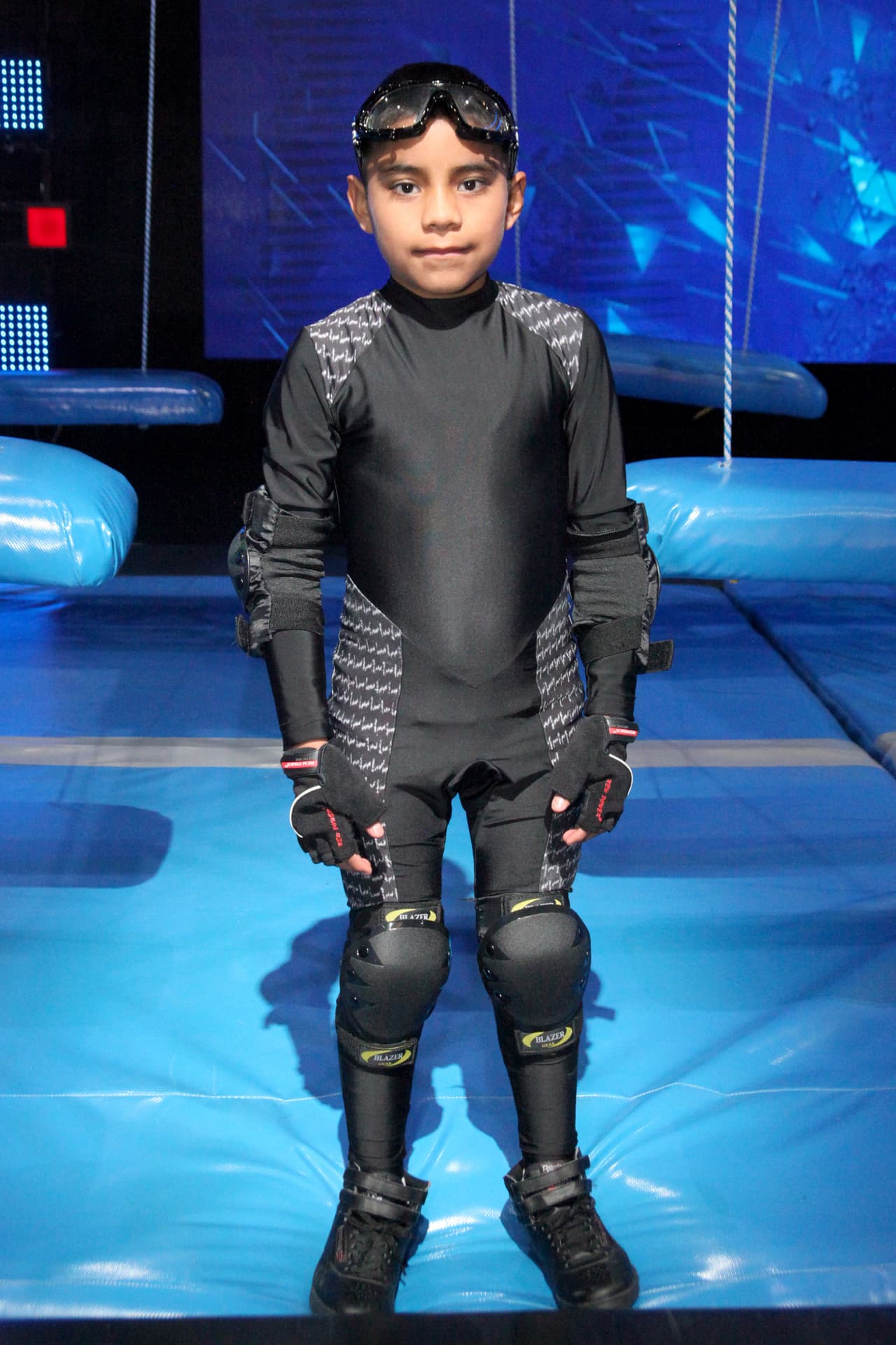 Josué Basilo, un boxeador de 10 años de edad que sueña con convertirse en soldado mexicano, como sus tíos.