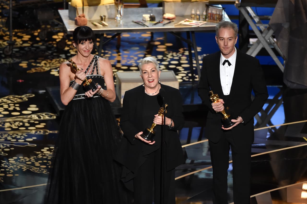 Los ganadores del Oscar por Mejor Maquillaje y Peinado fue para 'Mad Max'.