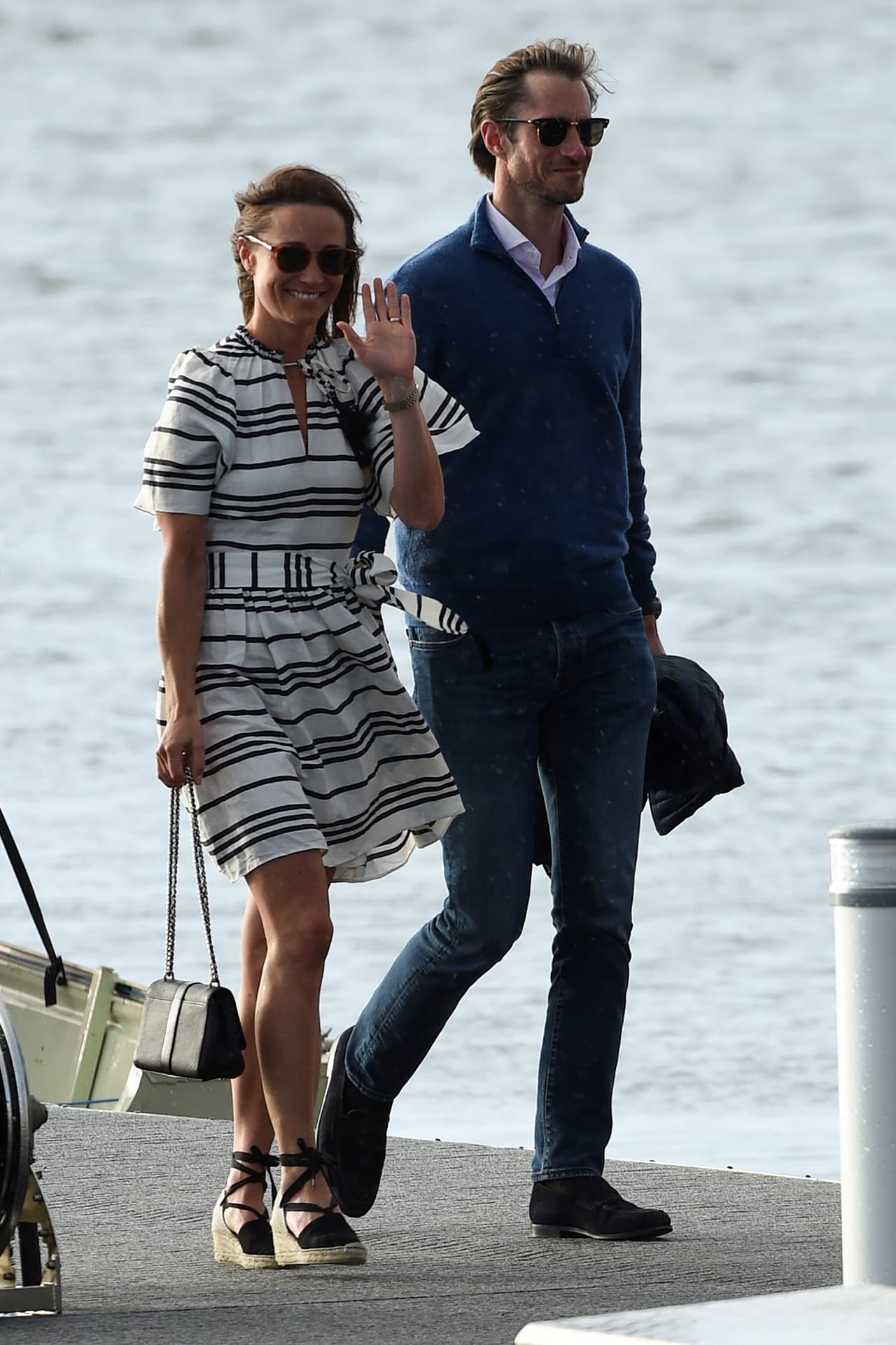 A la hermana menor de la duquesa de Cambridge, 
<b><a href="https://www.univision.com/estilo-de-vida/moda/al-estilo-de-pippa-middleton-fotos8">Pippa Middleton</a></b>, también les gustan los modelos de Kate Spade.