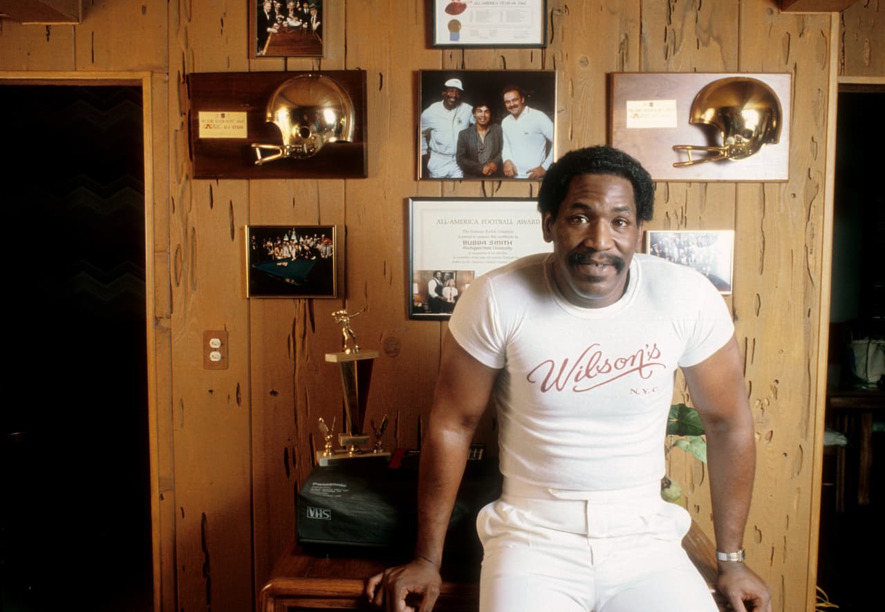 Bubba Smith fue futbolista americano durante 9 años e incluso fue campeón del Super Bowl, pero a nivel mundial su rostro es recordado por su papel en 'Locademia de Policías'