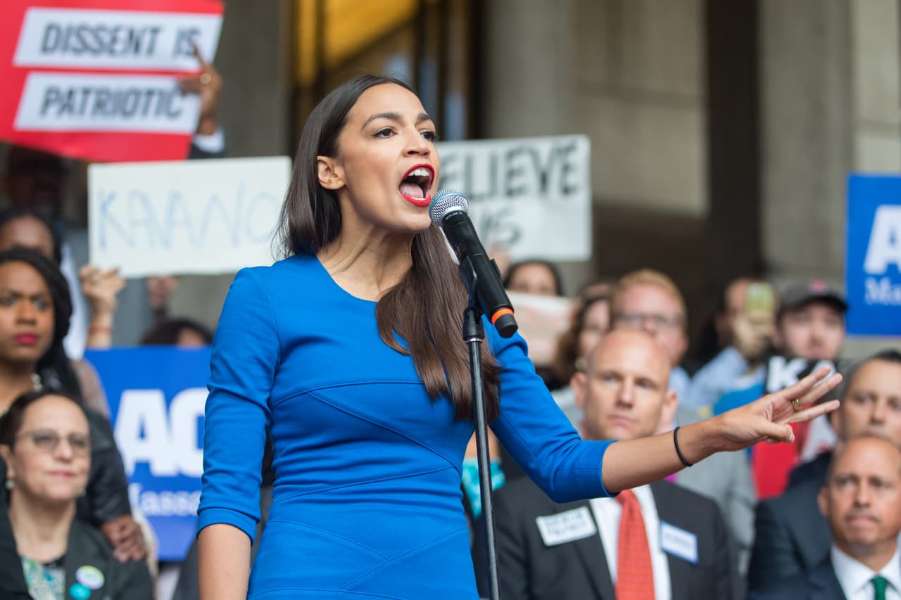 Alexandria Ocasio-Cortez: los resultados de la campaña demócrata muestra una ‘división generacional’ en el partido