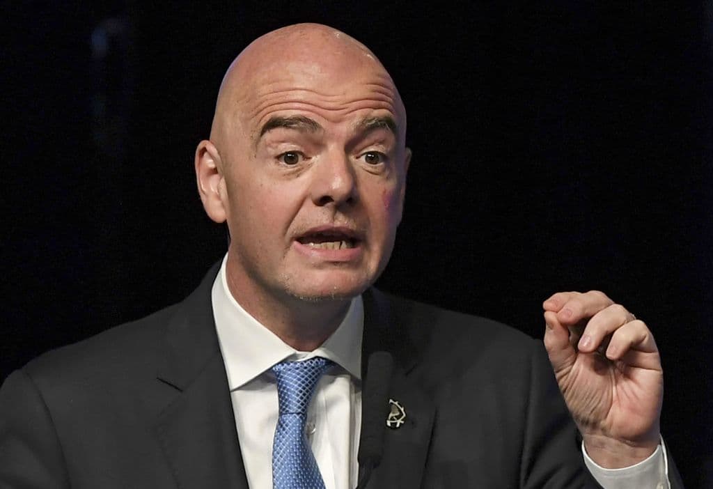 Infantino propone organizar una mini Copa del Mundo