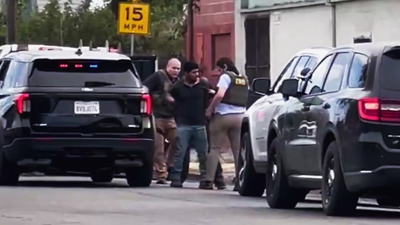 ICE arresta a hispano en Stockton, mientras que el ayuntamiento estaría aceptando fondos con condiciones migratorias