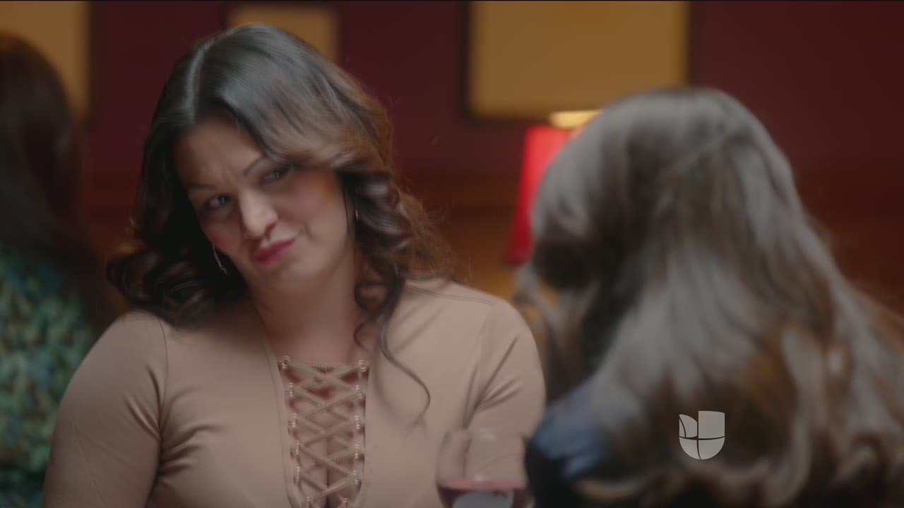 Jenni no tuvo otra opción que pedirle a Julie que regrese a trabajar como su asistente.